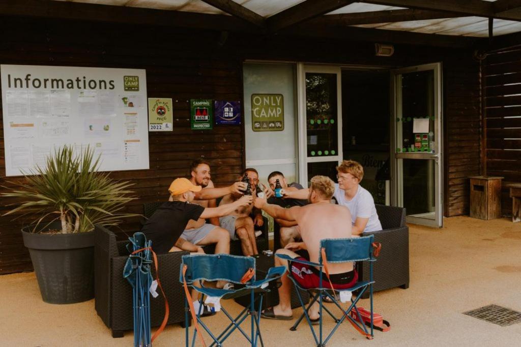 Onlycamp Le Pont Romain Yvré-lʼÉvêque Buitenkant foto